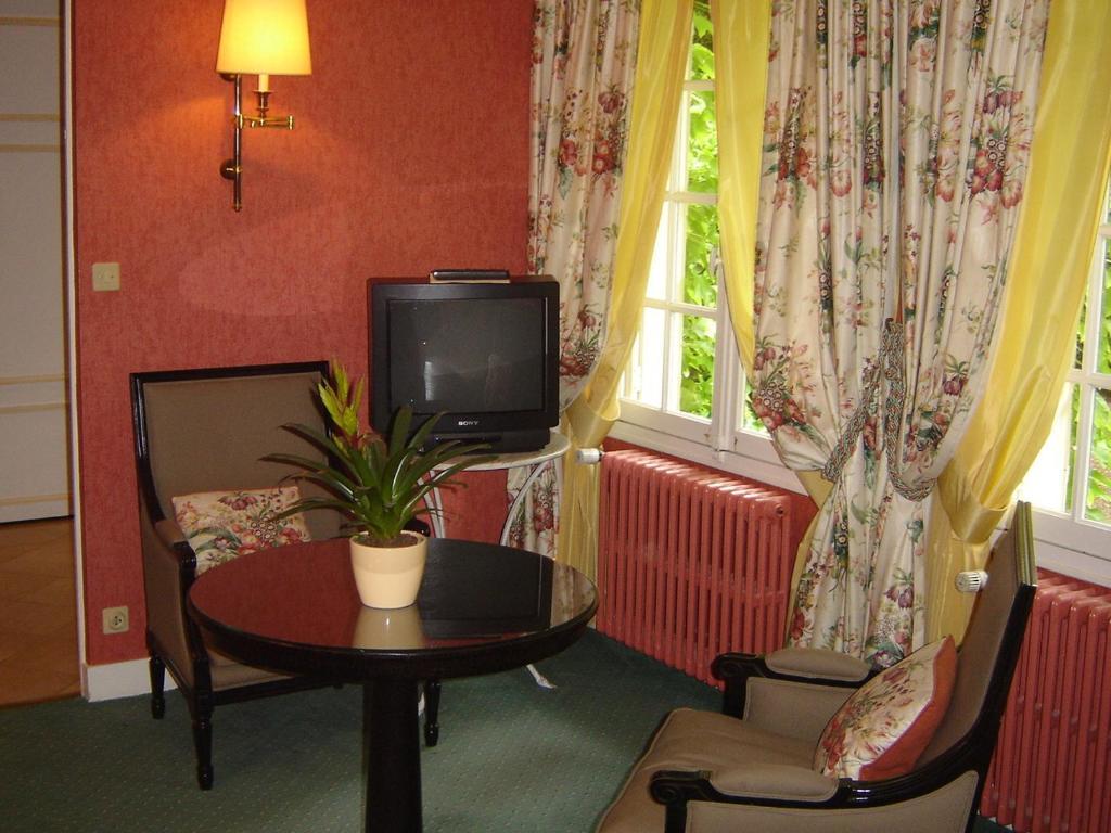 Auberge Des Templiers Boismorand Chambre photo